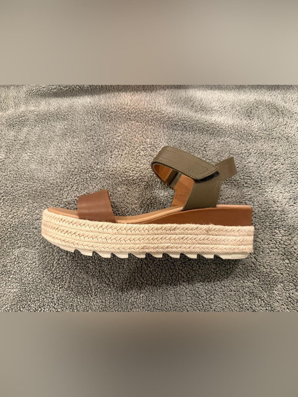 Sorel Brown and Olive Women’s Two-Tone Slingback Sandals - Picture 3 of 5